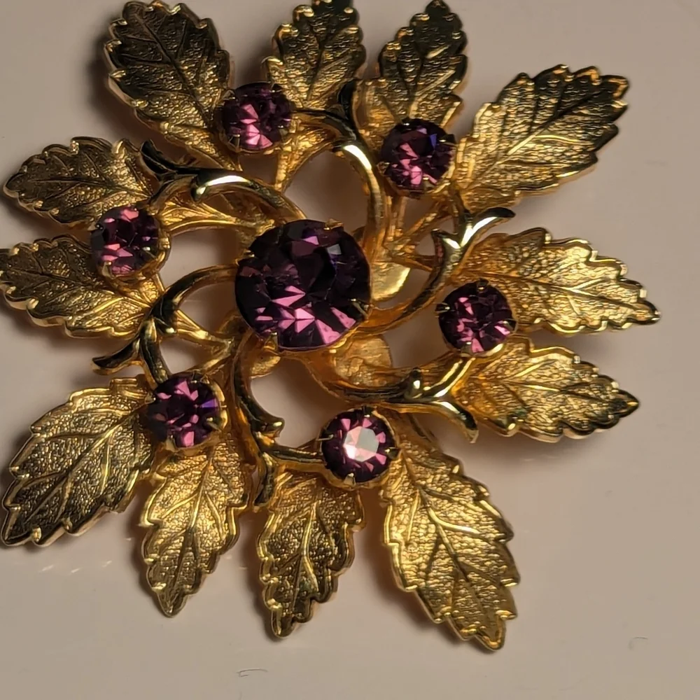 Vintage Goldtone Leaf Brooch Pin Purple Amythest Rhinestones 2